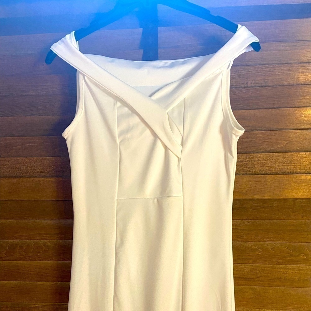 Alinanova White Off Shoulder V neck Fitted Gown - Picture 3 of 6